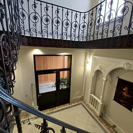 Louise B, B Comme Belle Epoque Apartmán *